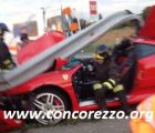 Ferrari distrutta contro il guard rail in tangenziale Est